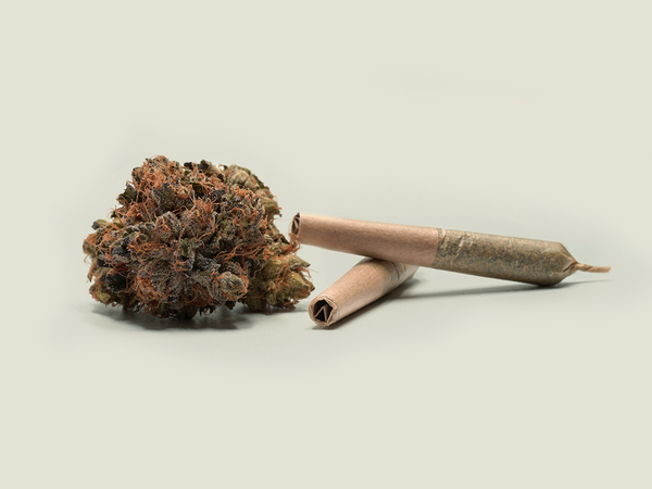 Полицията хвана двама с марихуана