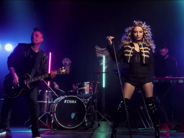 Михаела Маринова зарадва феновете си с втори албум - "До безкрай"