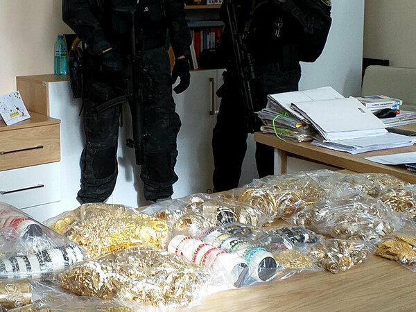 Контрабанда на злато разследва Окръжната прокуратура във Варна