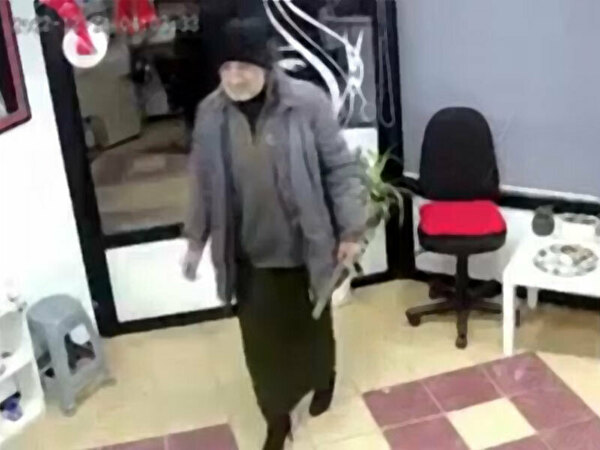 54-годишен варненец на токчета обра магазин за бельо и фризьорски салон на Бъдни вечер