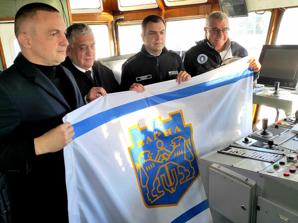 Трима курсанти от ВВМУ се включват в експедиция към Южния полюс