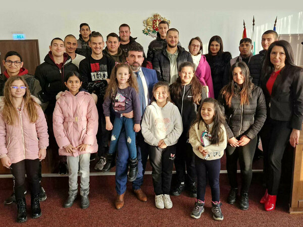 Община Девня подкрепи деца сираци в навечерието на Коледа
