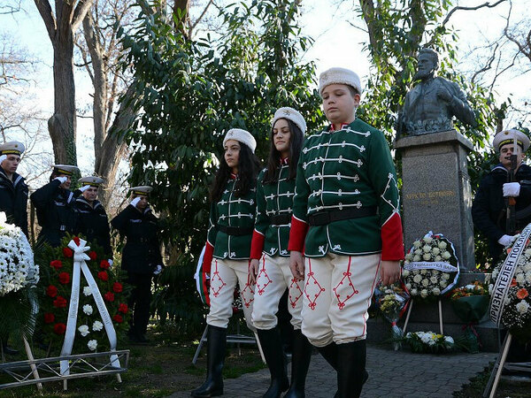 175 години от рождението на Ботев отбелязаха във Варна