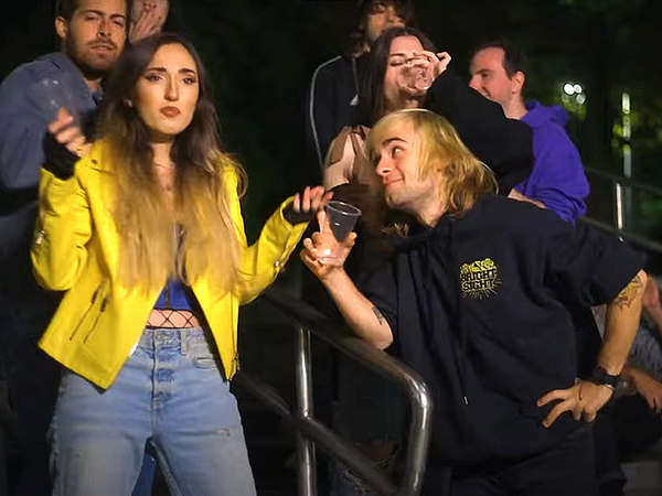 РИА и "Спални места" представиха новия си поп-пънк сингъл "Още една"