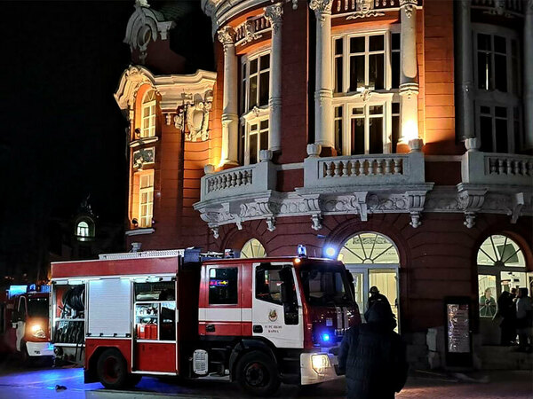 Пожар прекъсна "Красавицата и Звяра" във Варненската опера