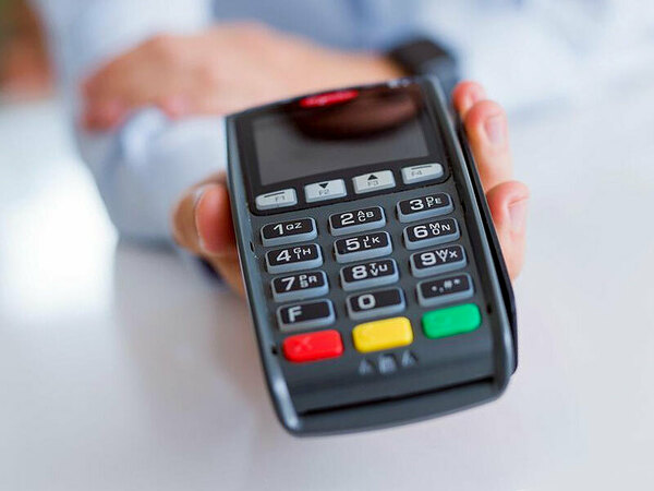 Експерт: Добре е търговците да информират потребителите предварително може ли да платят с карта