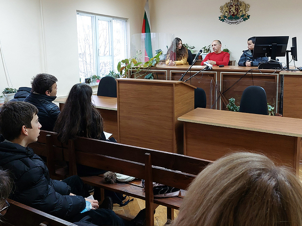 С възможностите на детското правосъдие се запознаха варненски седмокласници
