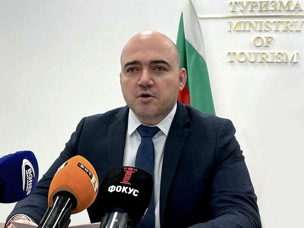 Активни действия за решаването на кадровите проблеми в туризма обеща министър Илин Димитров