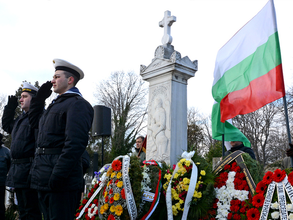 Варненци се преклониха пред паметта на Капитан Петко войвода