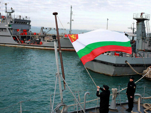 Отбелязаха 14 години от вдигането на флага на България на борда на "Верни"
