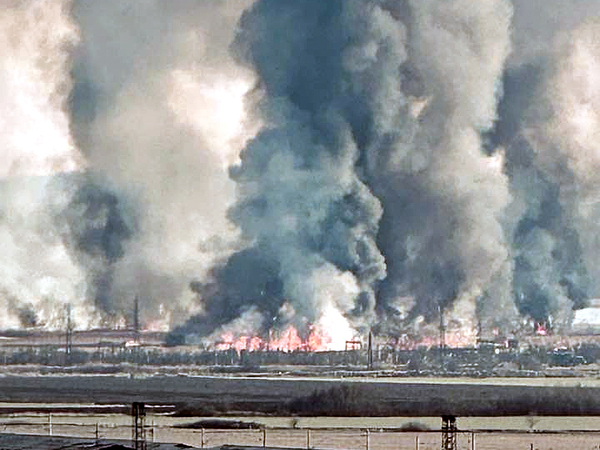 Огромен пожар бушува в защитена местност