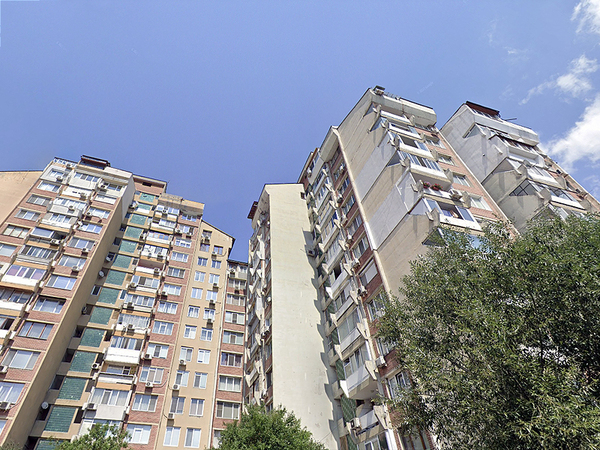 Общината подпомага санирането на три жилищни блока във Варна