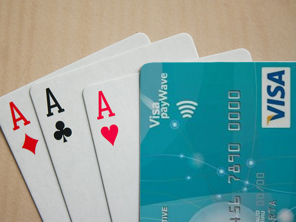 Заловиха 28-годишен варненец използвал чужда дебитна карта в казино