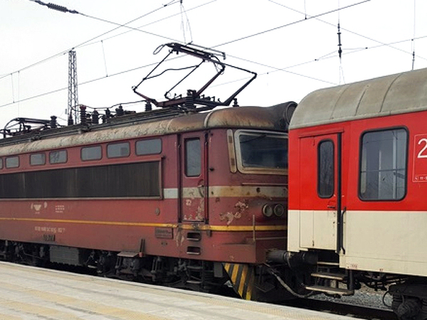 Две жени пострадаха при инцидент с нощен влак на гара Повеляново