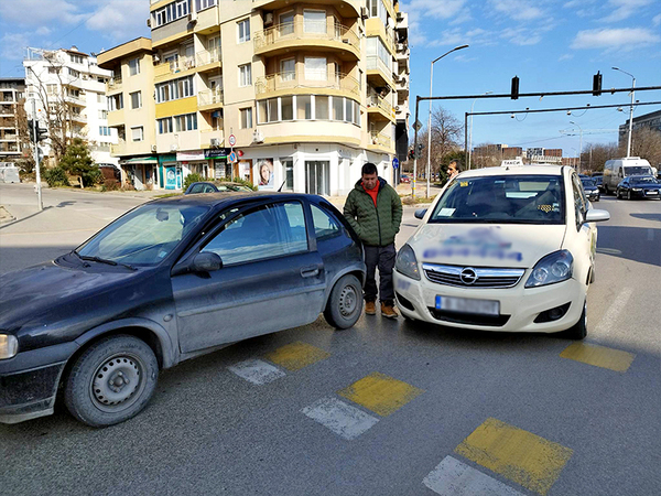 Верижна катастрофа затруднява движението по булевард Васил Левски
