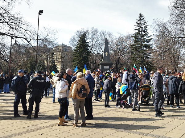 Година след началото на войната: Българи и украинци във Варна заявиха "Не на руския терор"