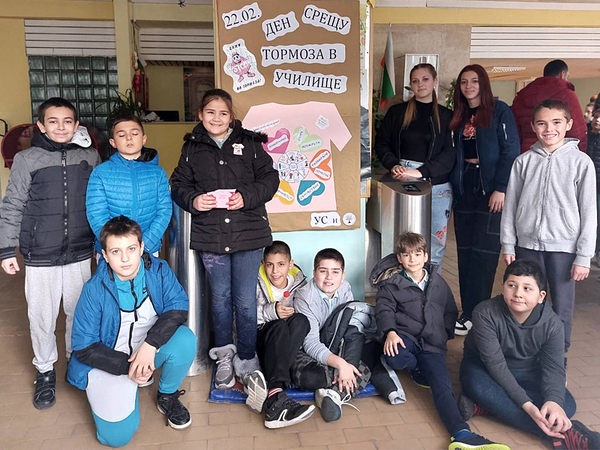 Деца и учители в СУ "Неофит Бозвели" казаха: "Не на тормоза в училище!"