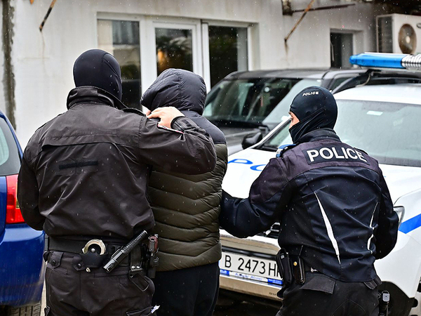 33-ма варненци, свързани с кражби на автомобили, задържаха при спецакция