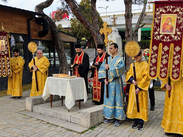 Хиляди българи у нас и по света играха хоро за 3 март по инициатива на читалището във варненския квартал Аспарухово