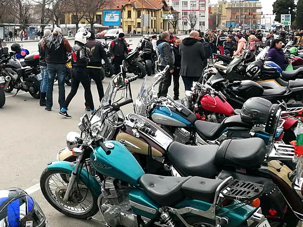 Мотообиколка "В името на България" организираха варненските рокери за 3 март