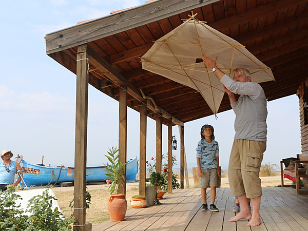 "Български кораб потъва в бурно море" вече е по кината в цялата страна