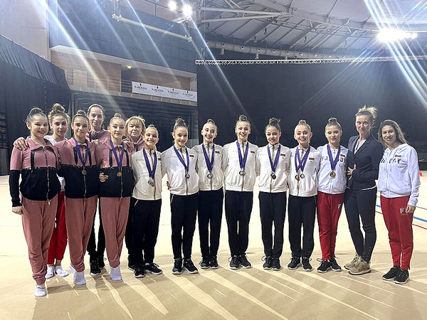 Злато сребро и бронз спечели ансамбълът ни девойки от Международен турнир