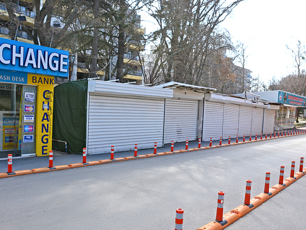 Проверки установиха: Над 300 са незаконните търговски обекти в курорта Златни пясъци