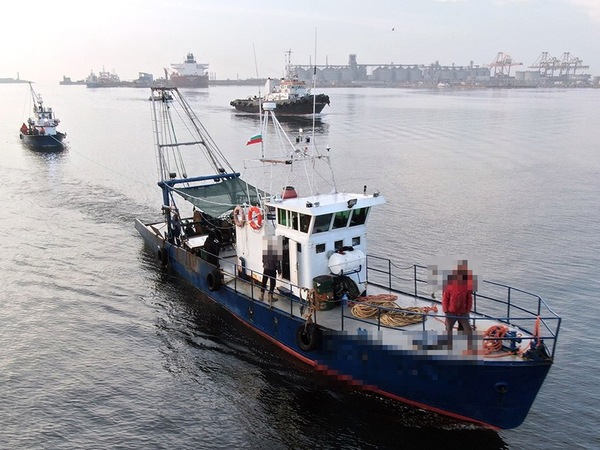 В Румъния: Задържаха три български кораба за незаконен улов на акули