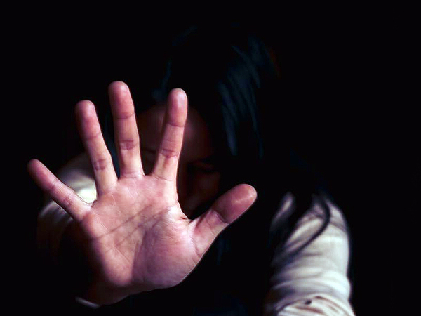 Наказаха с пробация 64-годишен, извършвал домашно насилие над дъщеря си