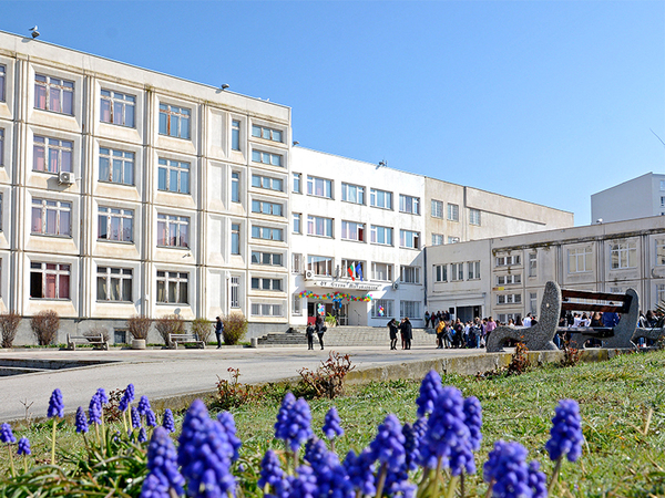 35 години от създаването си отбеляза варненското училище "Стоян Михайловски"