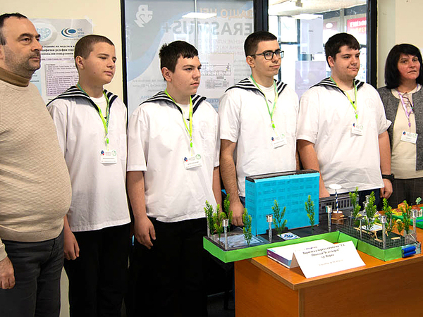 Над 80 ученици от 15 града показаха знанията си за зелената енергия в национално състезание в ТУ-Варна