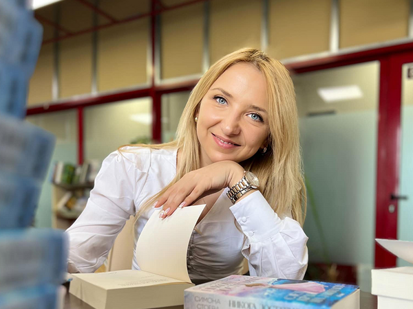 Хитова варненска писателка представя второ допълнено издание на дебютния си роман