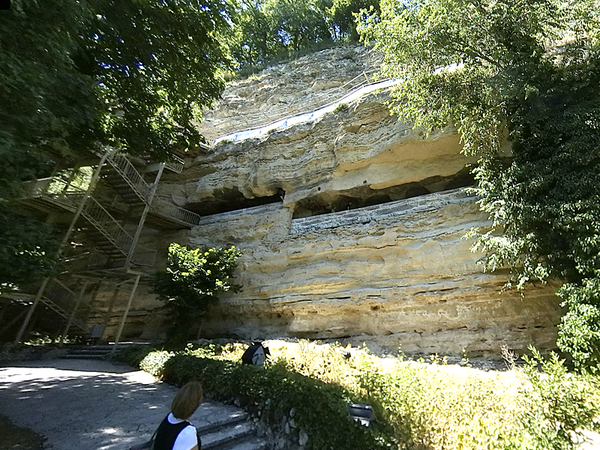 Аладжа манастир с лятно работно време от 1 май