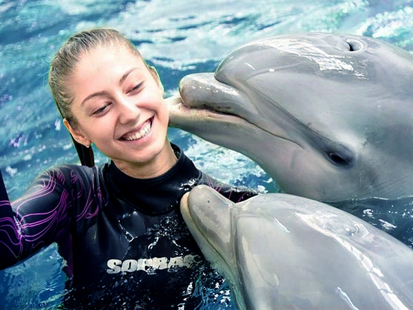 От 1 май възобновяват плуването с делфини във Варненския делфинариум