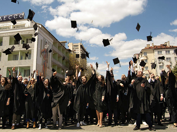 Факултетът по изчислителна техника и автоматизация към ТУ-Варна дипломира над 200 бакалаври и магистри