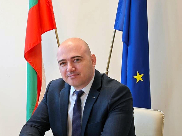 Министър Илин Димитров: Очаква ни рекордно силен туристически сезон това лято