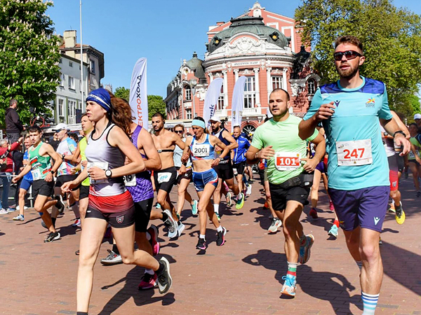 Кениец и българка триумфираха в Маратон Варна