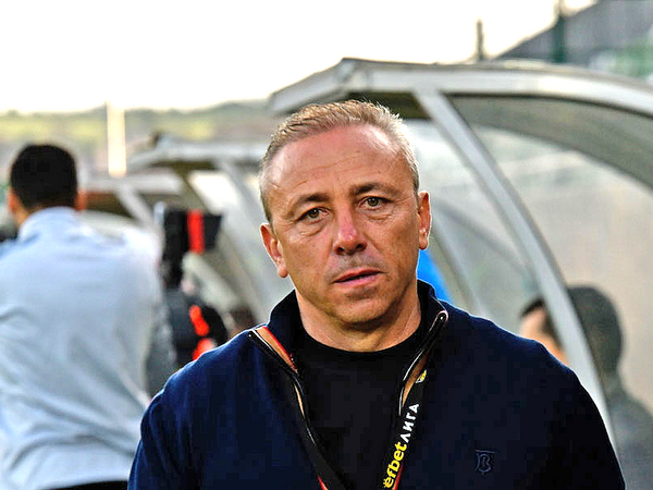 Футболистите в България избраха Илиан Илиев за Треньор №1