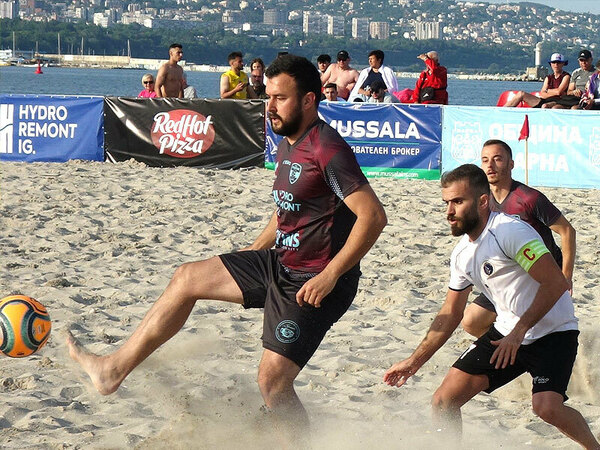 Победа и загуба за МФК Спартак на старта на Varna International Beach Soccer Cup
