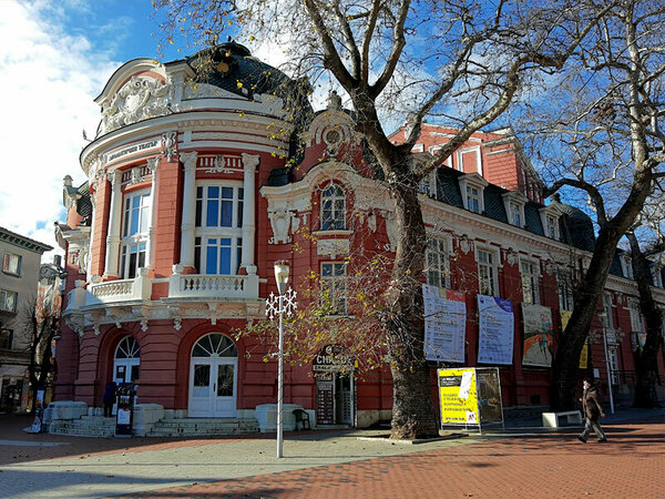 Сградата на Варненския драматичен театър вече е на 91 години