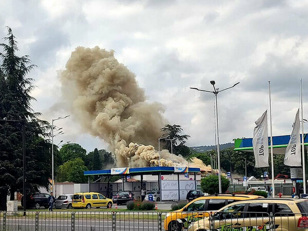 Пожар избухна до автогарата във Варна