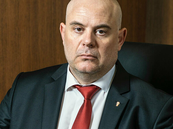Иван Гешев е предсрочно освободен от длъжността главен прокурор