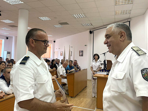 Специални отличия за екипажа на научноизследователския кораб „Св. св. Кирил и Методий“