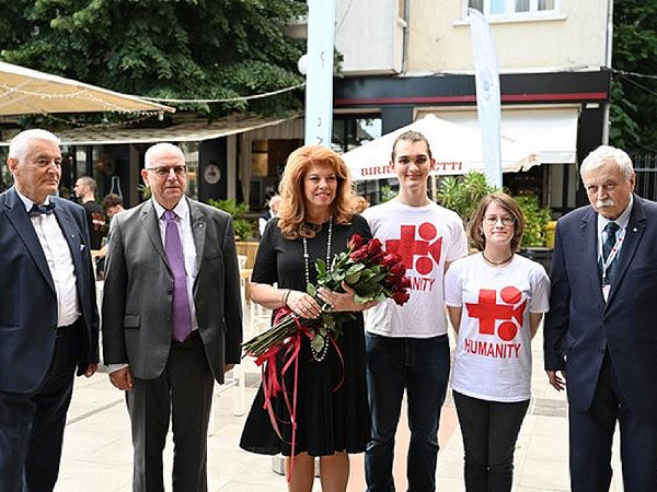 Вицепрезидентът откри 20-ия Международен фестивал на червенокръстките и здравни филми във Варна