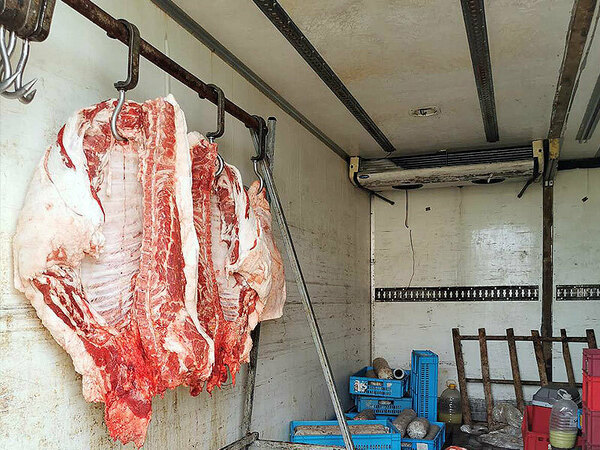 Нелегален цех за месо разбиха във Варненско