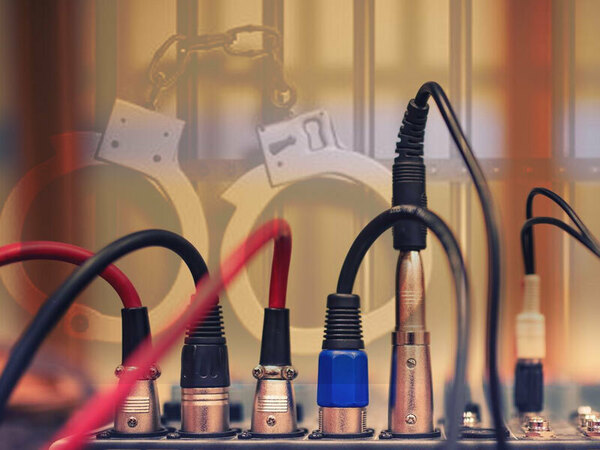 Служител обра кукления театър във Варна