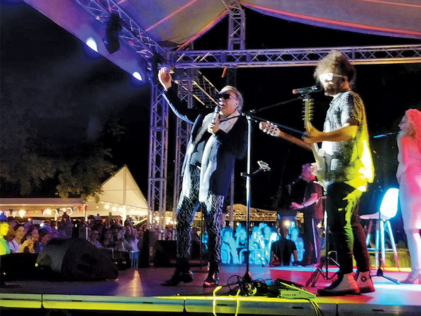 Стотици варненци пяха с Васил Найденов в парка в Аспарухово