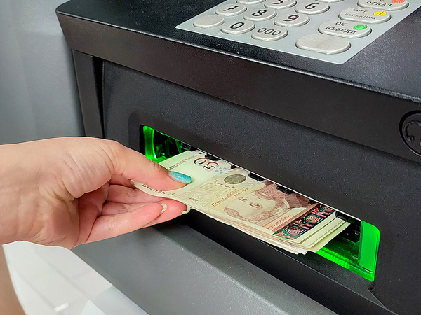 Осъждан извърши нападение със заплахи и юмруци за пари