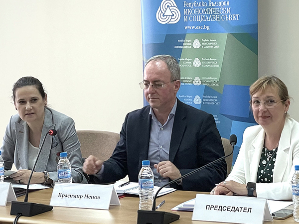 Обсъдиха мерки за преодоляване на енергийна, водна и транспортна бедност у нас 