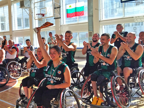 Отбори от България и Турция участват в турнир по баскет на колички във Варна
